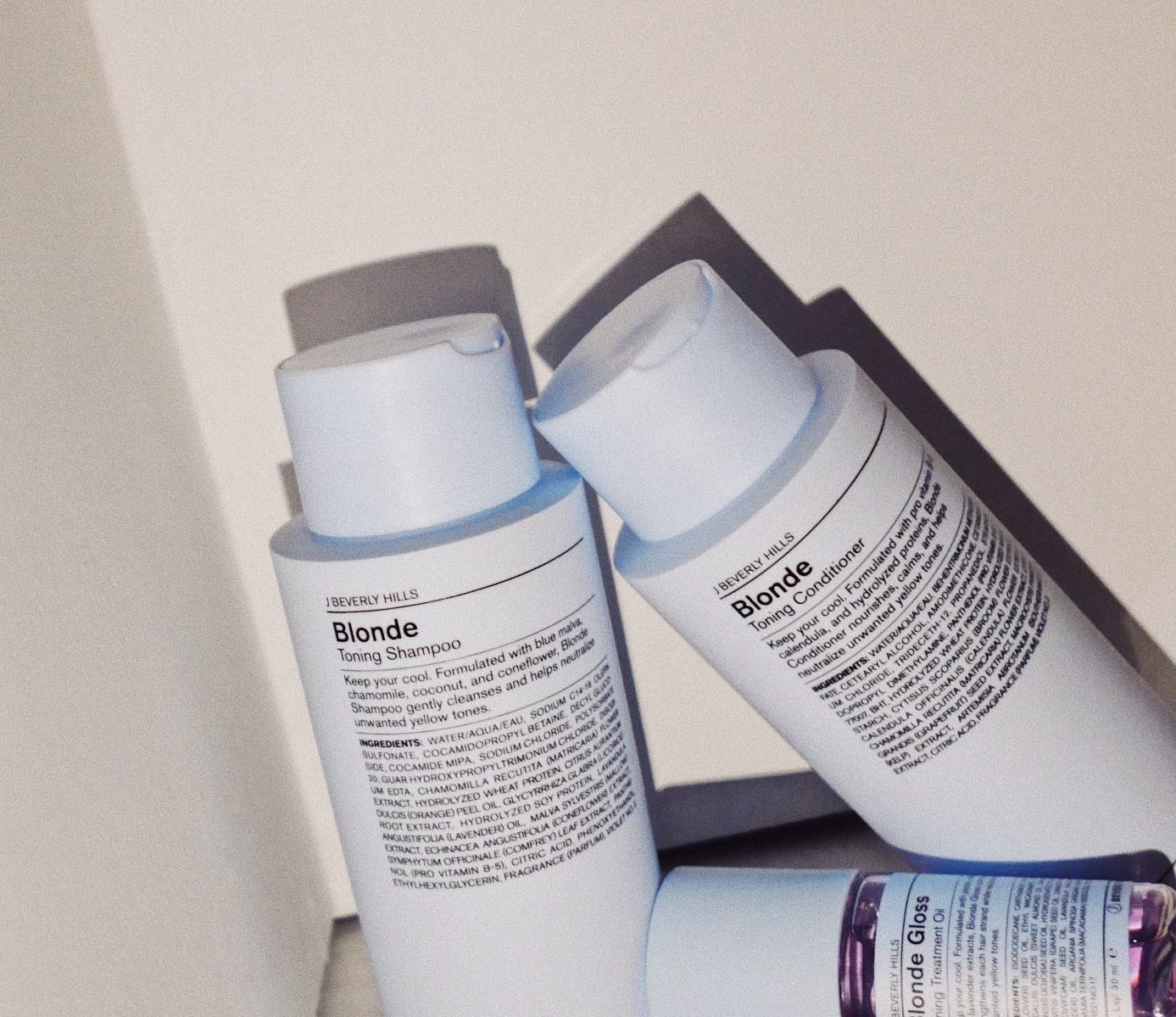 J Beverly Hills BLUE Blonde Shampoo 340ml - Afbeelding 2